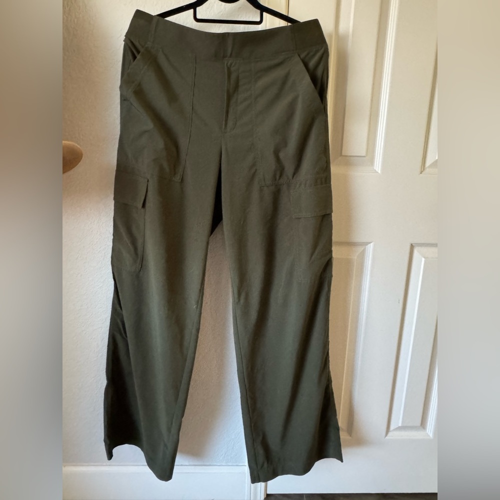 Athleta Women’s Forest Green Brooklyn Wide Leg Cargo Pants TALL length